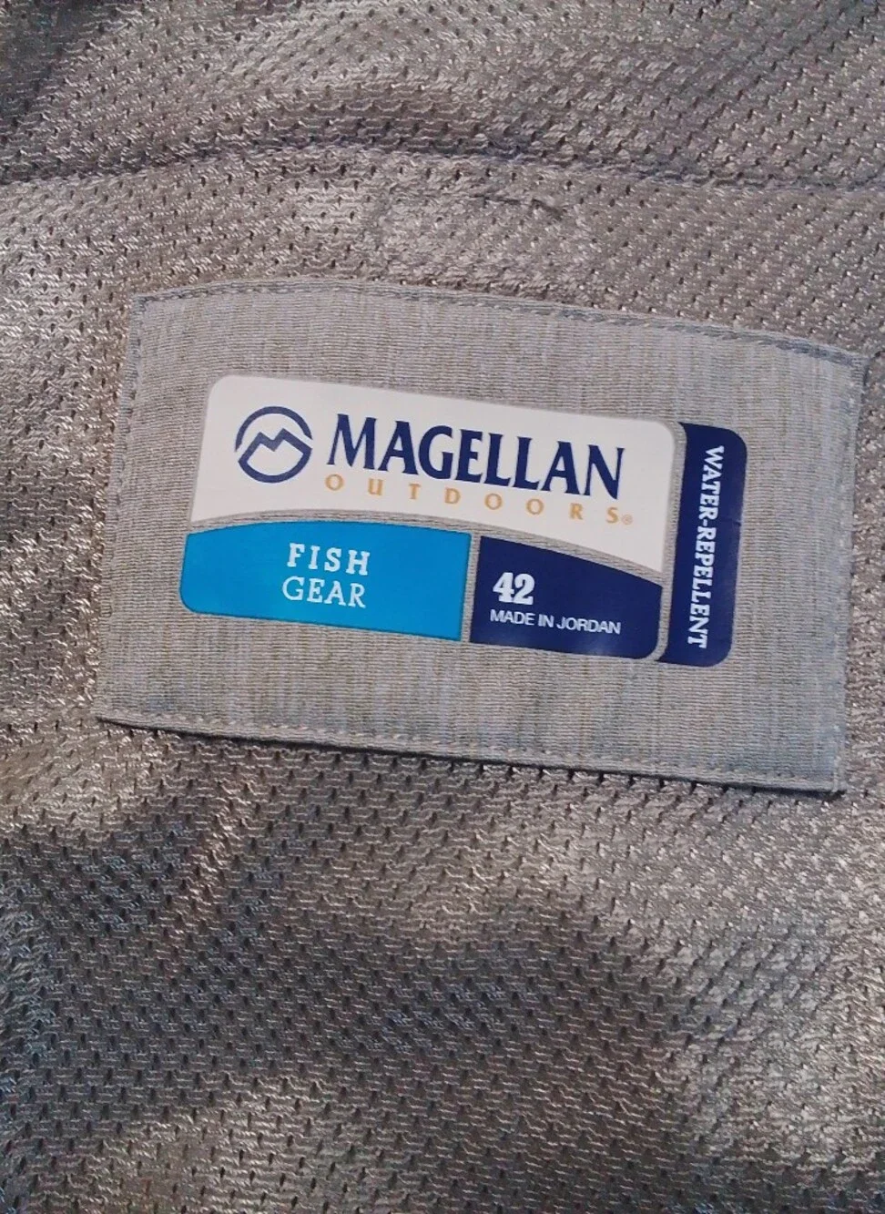 Magellan Outdoors Fish Gear Shorts Mens 42 Water Repellent Fishing Hiking Cargo